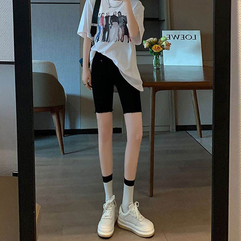 Cycling Shorts For Commute - Celana Pendek Denim Hitam Wanita Tipis